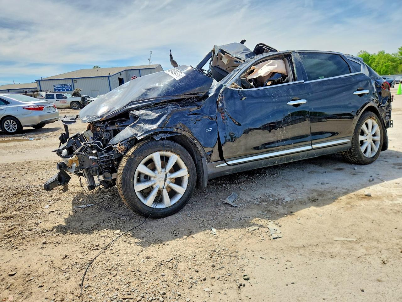 Salvage INFINITI Qx Image