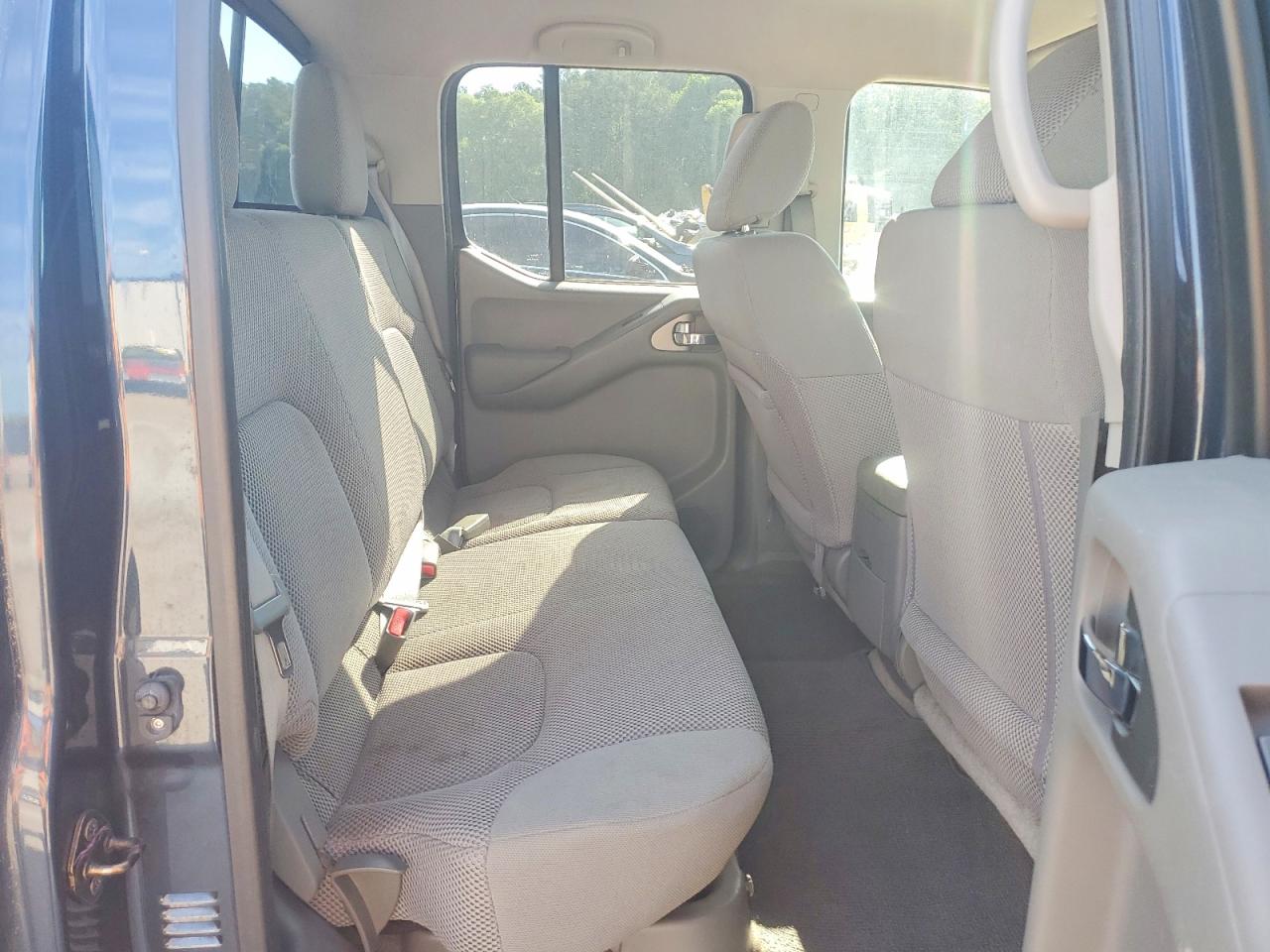 Nissan Frontier S