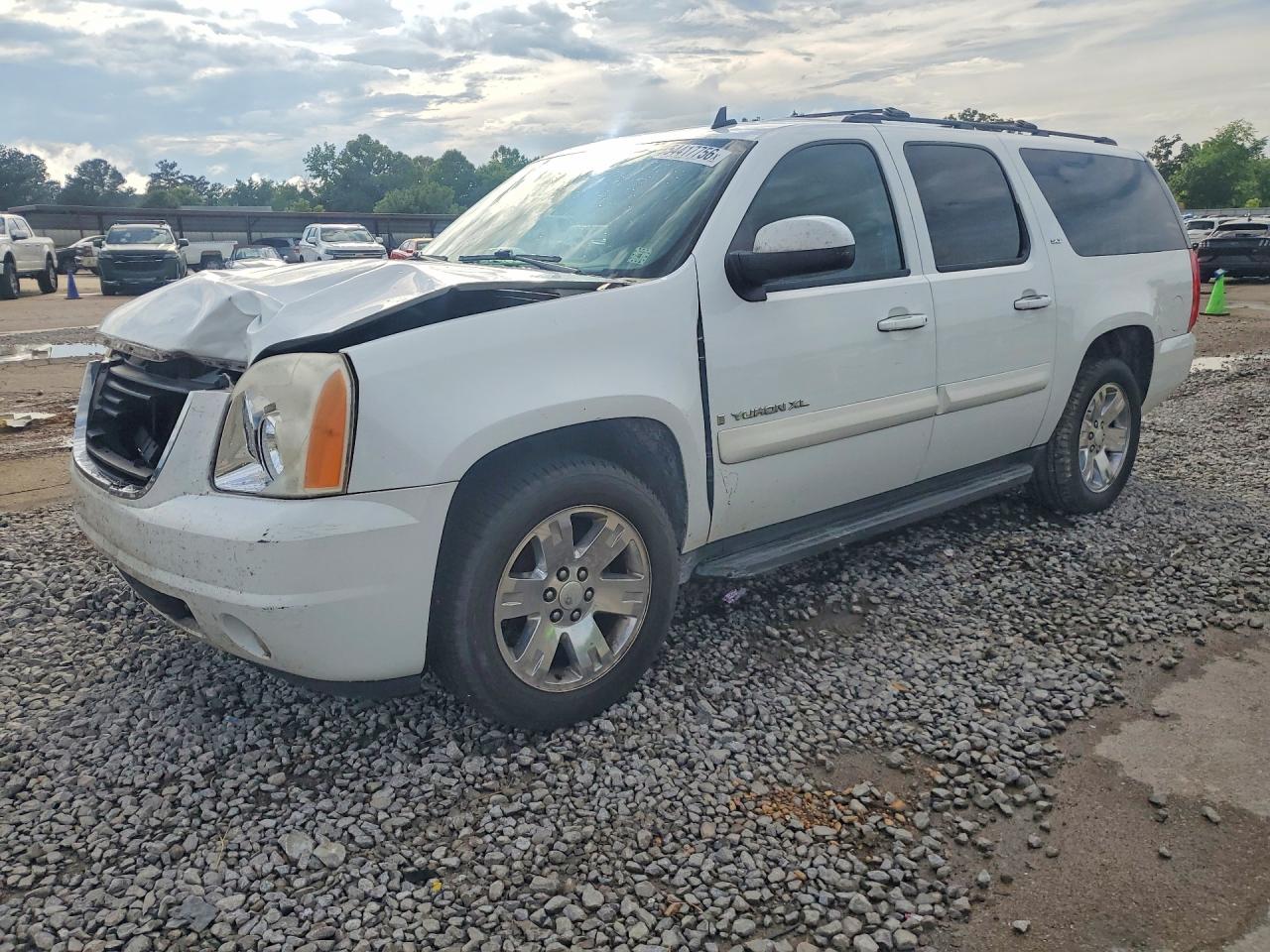 Salvage GMC Yukon Image
