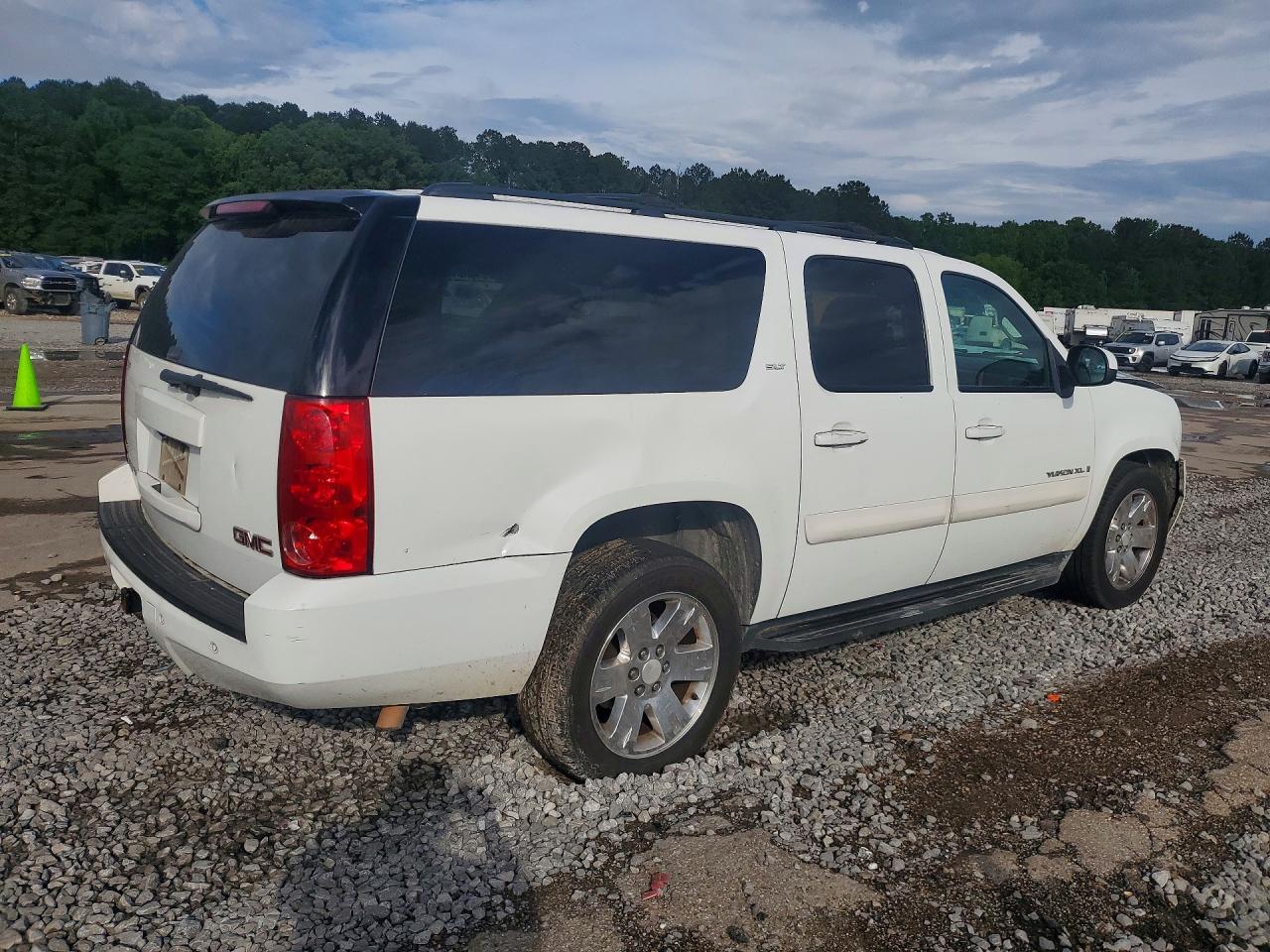 GMC Yukon C1500 Slt