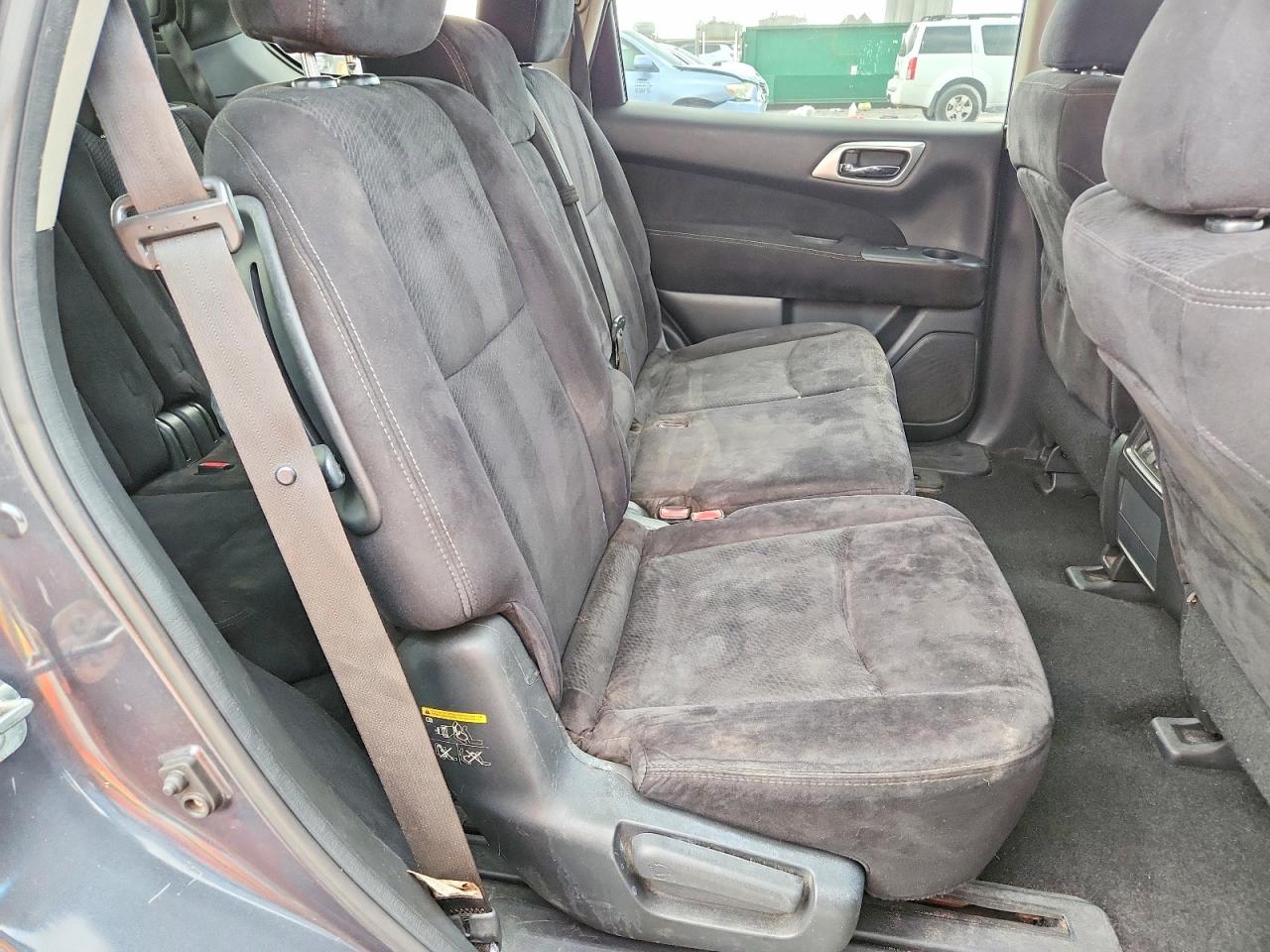 Nissan Pathfinder S