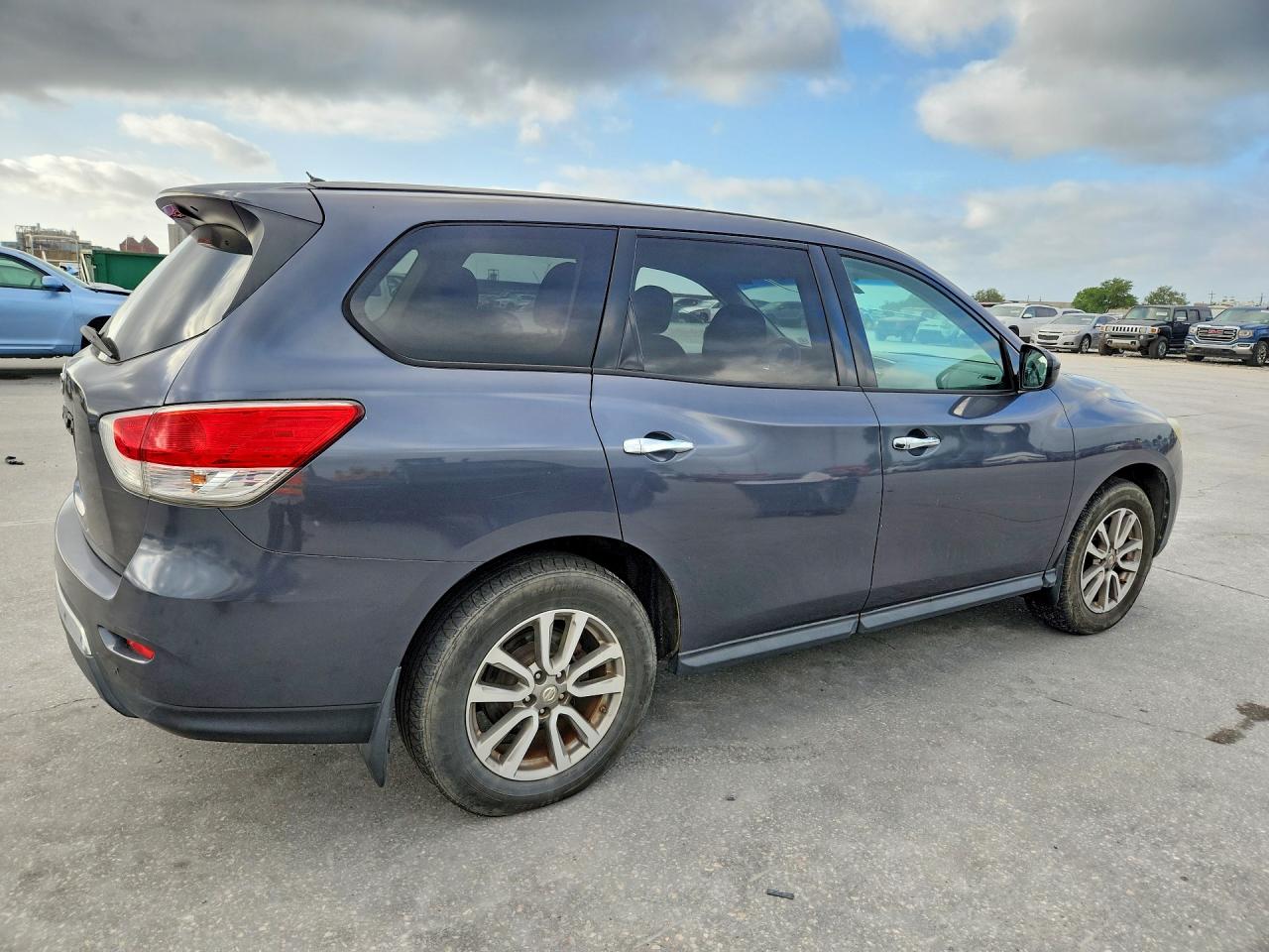 Nissan Pathfinder S