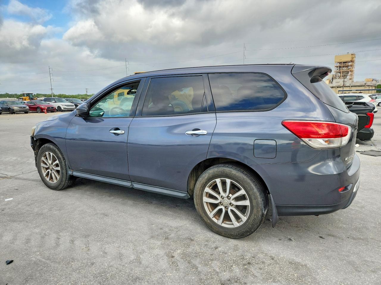 Nissan Pathfinder S