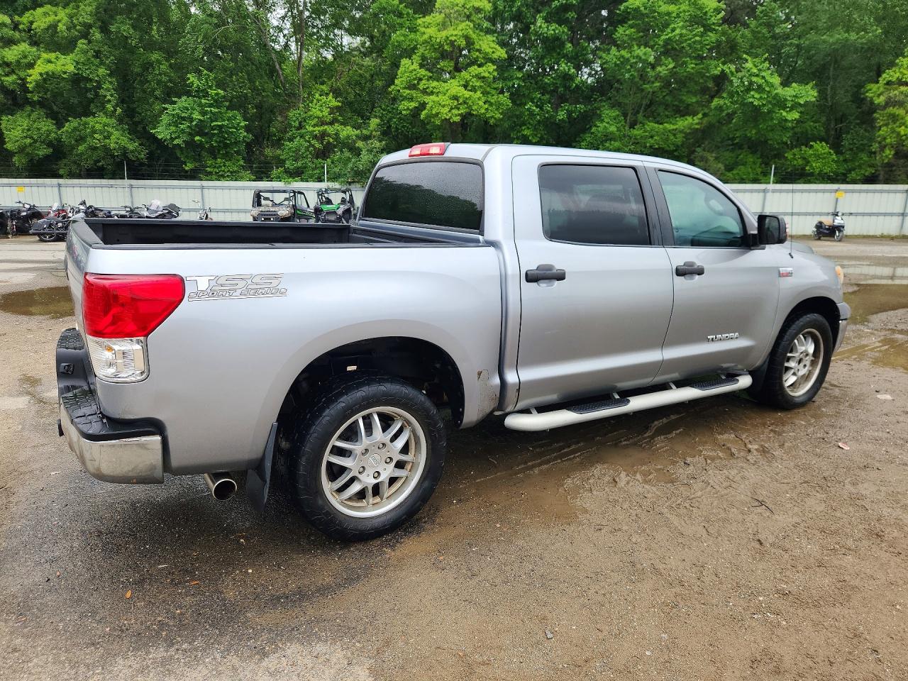 Toyota Tundra Crewmax Sr5
