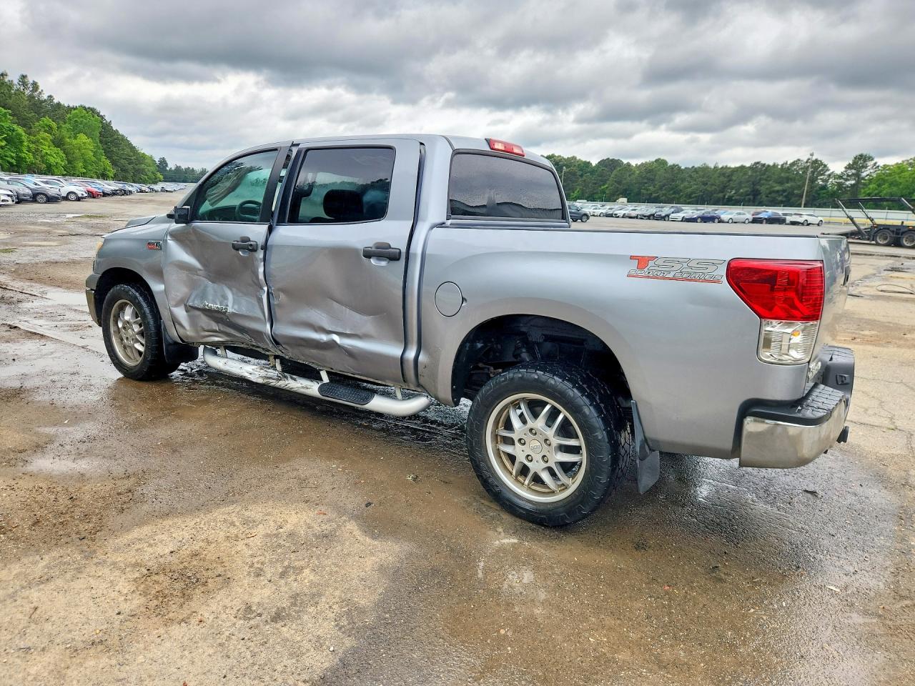 Toyota Tundra Crewmax Sr5