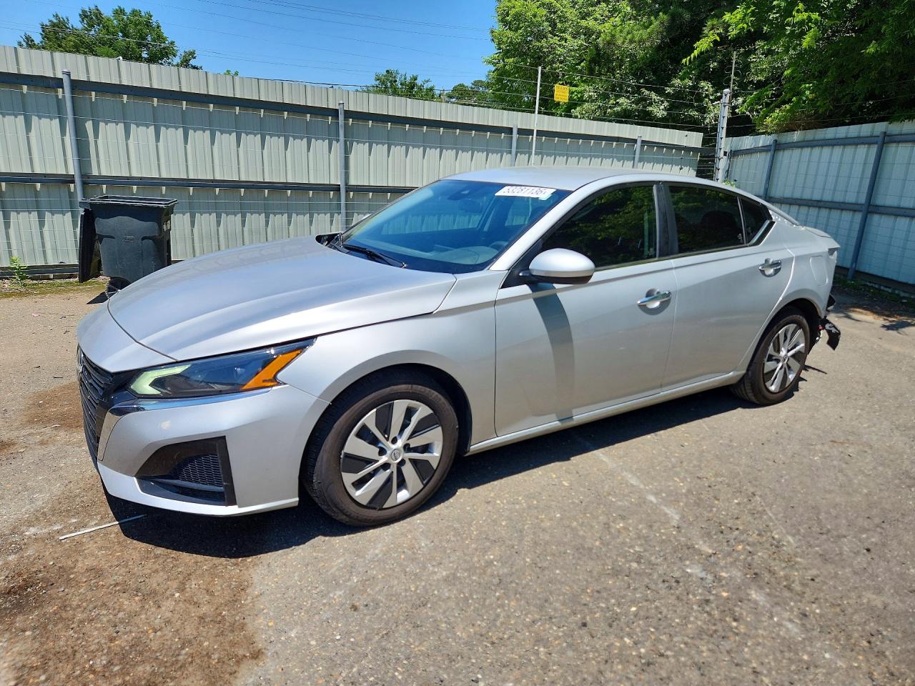 Salvage Nissan Altima Image