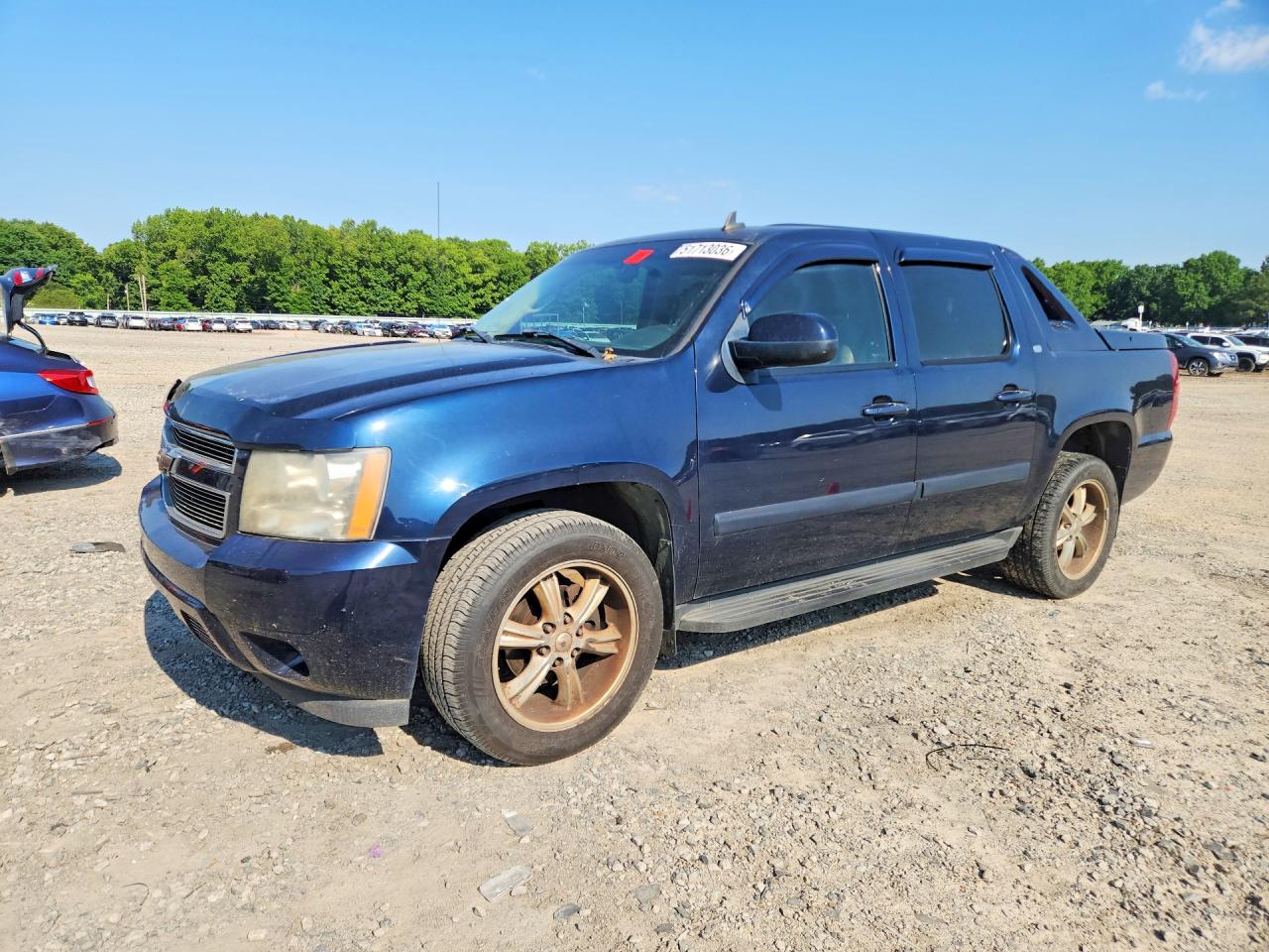 Salvage Chevrolet Avalanche Image