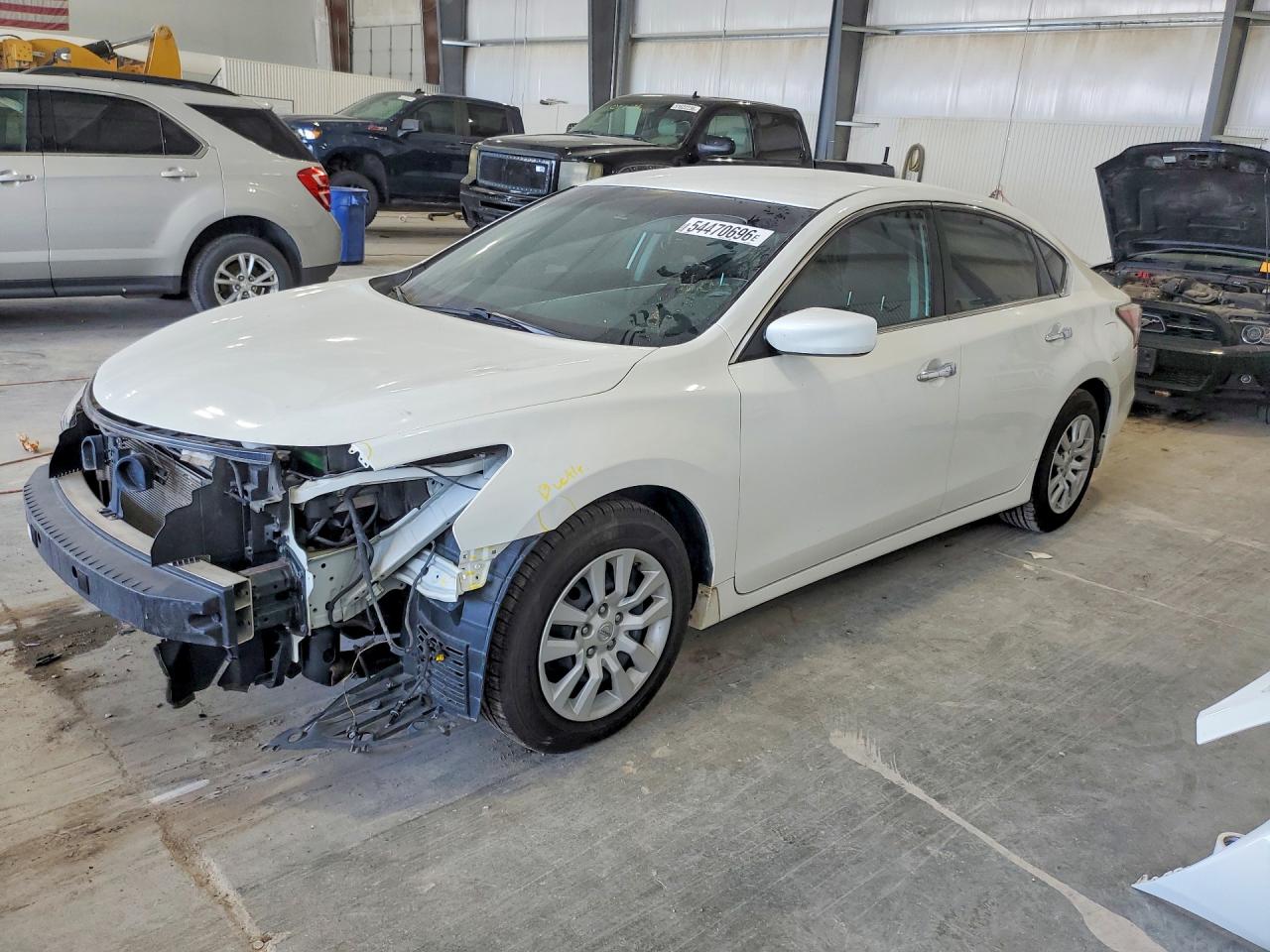 Salvage Nissan Altima Image