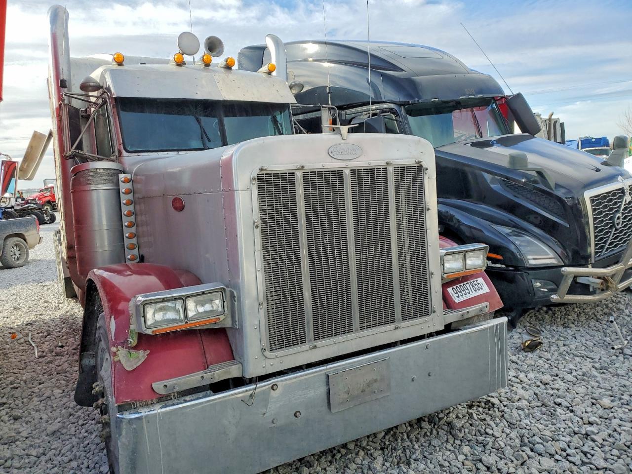 Salvage Peterbilt 379 Image