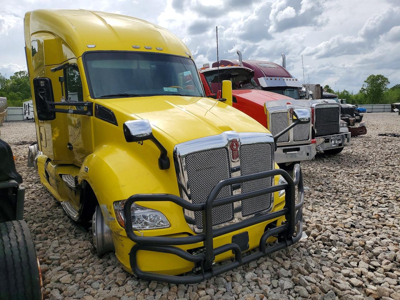 Salvage Kenworth Construction Image
