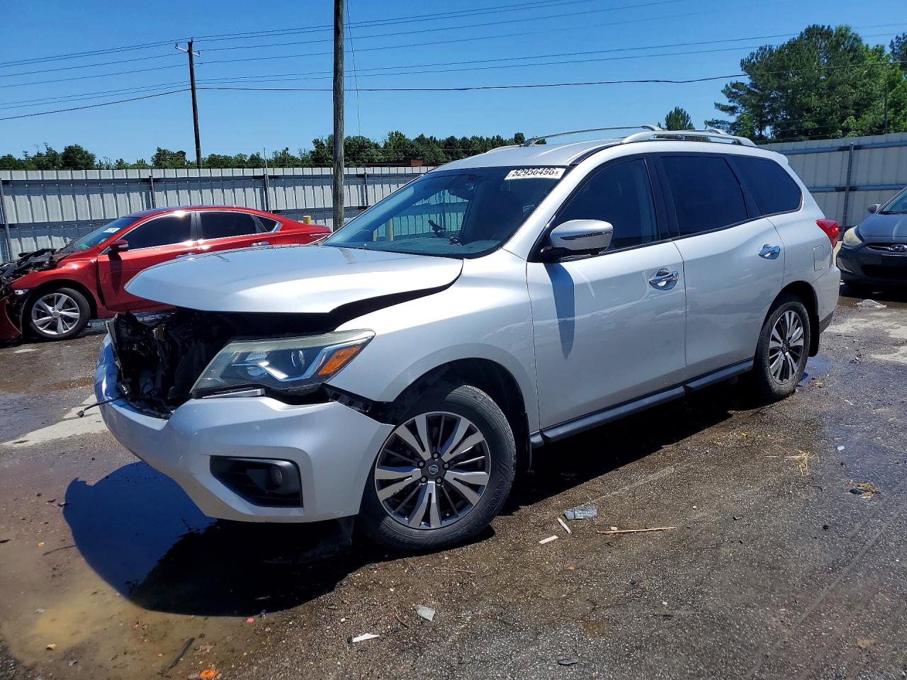 Salvage Nissan Pathfinder Image