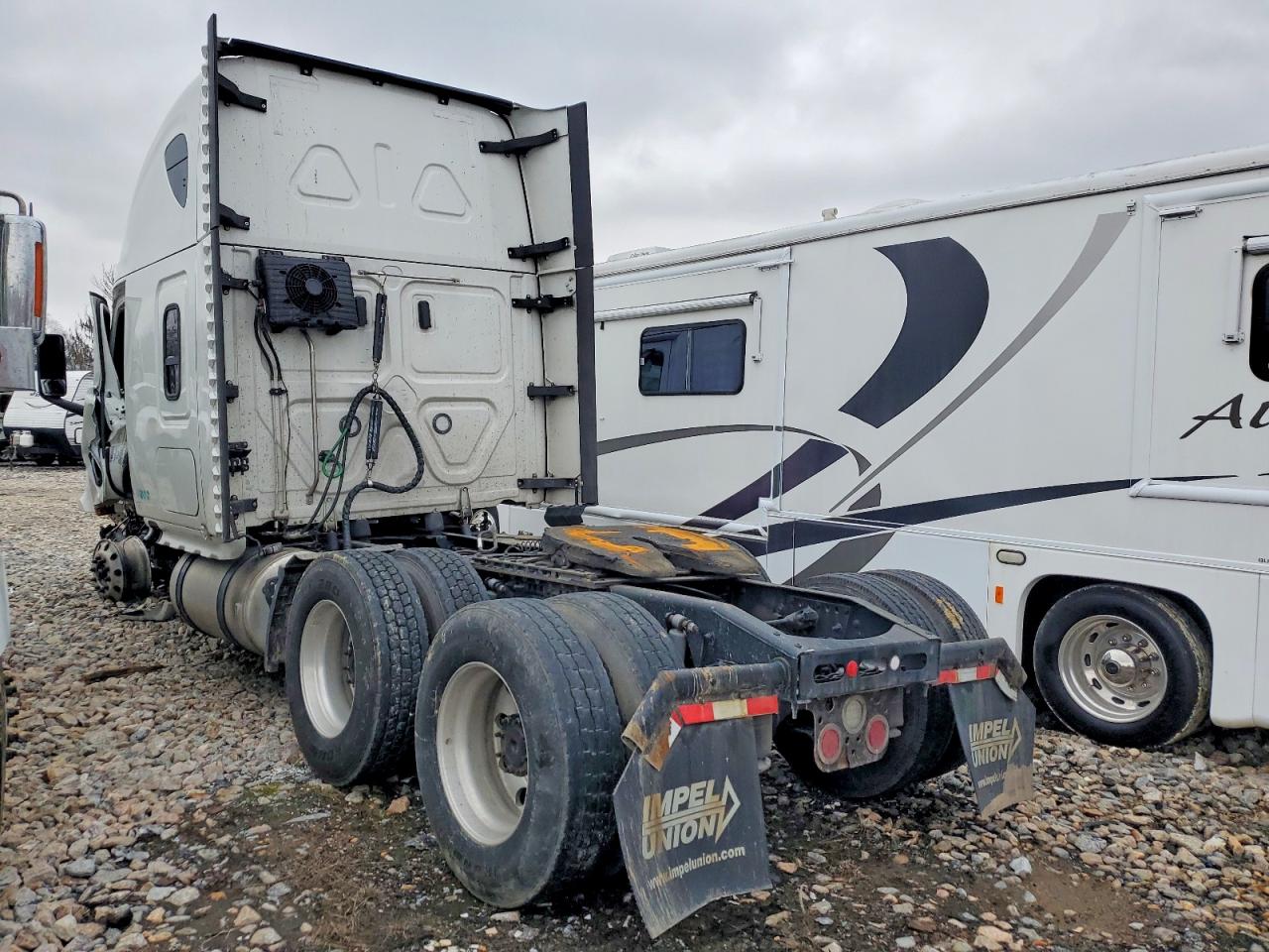 Freightliner Cascadia 1