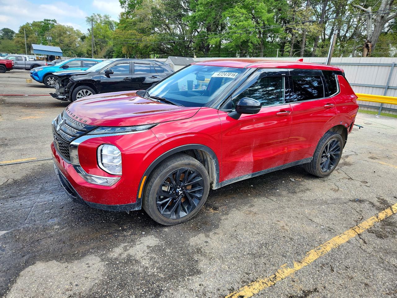 Salvage Mitsubishi Outlander Image