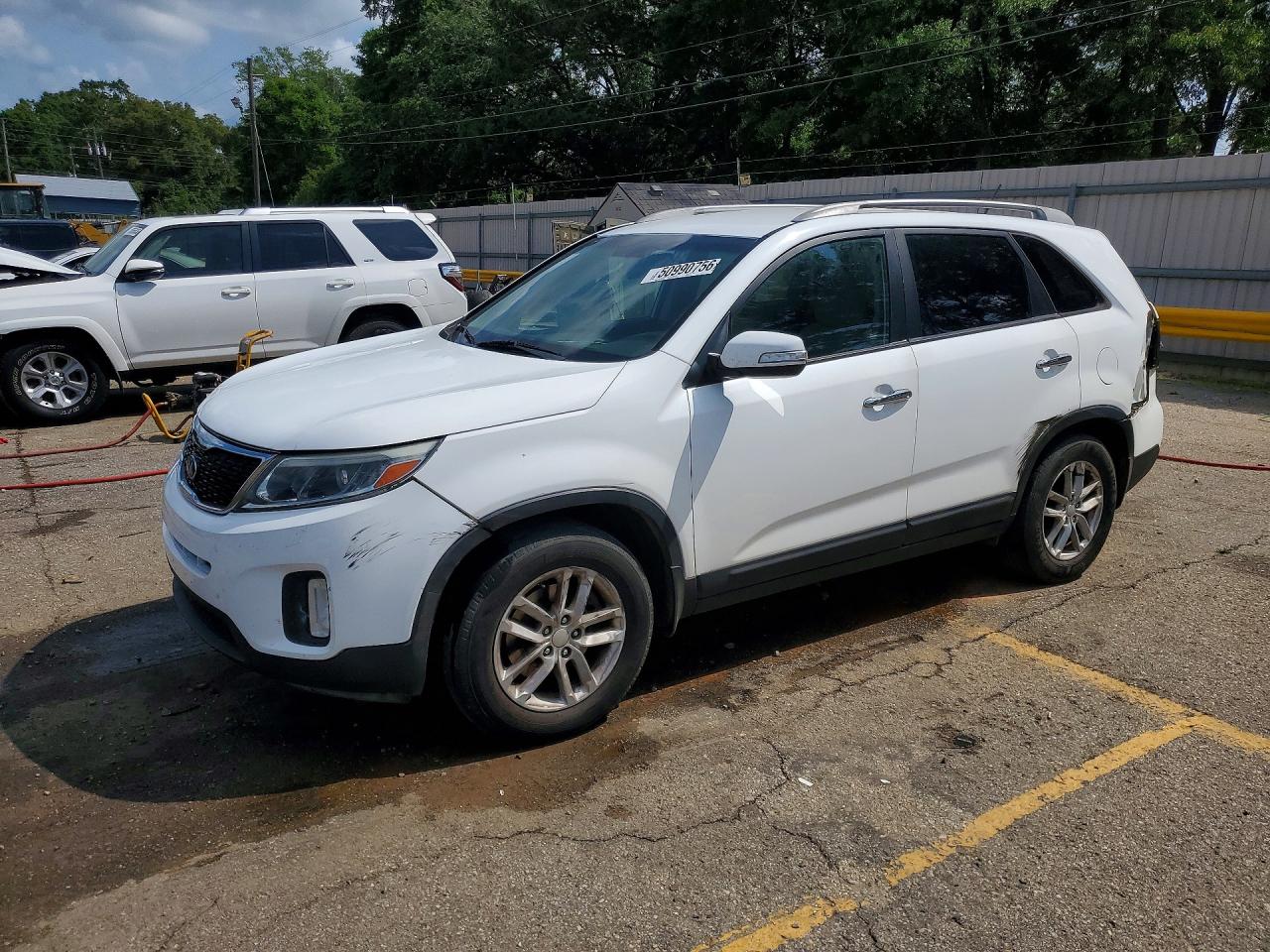 Salvage Kia Sorento Image