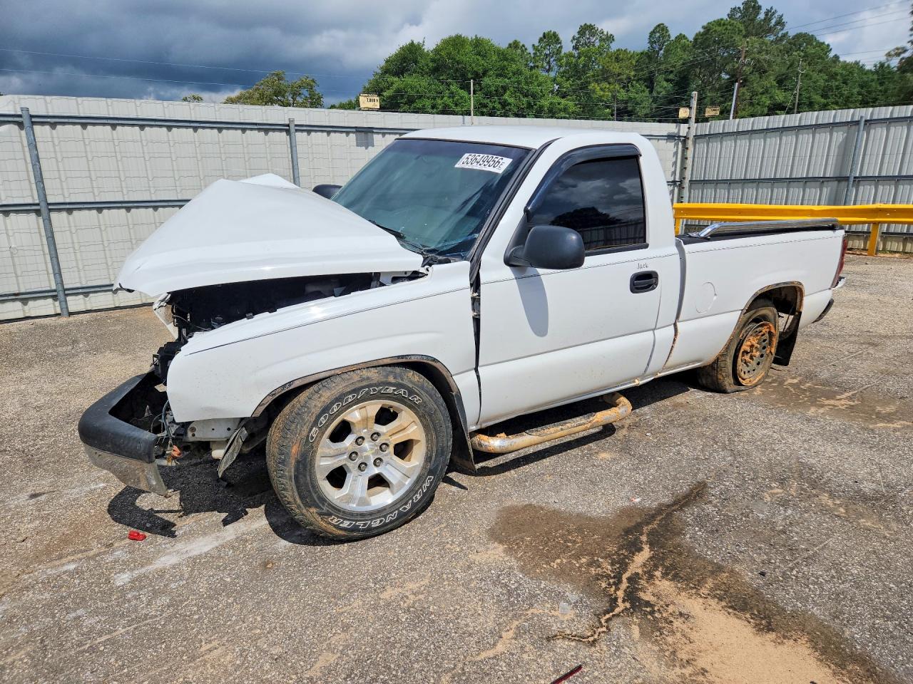 Salvage Chevrolet Silverado Image
