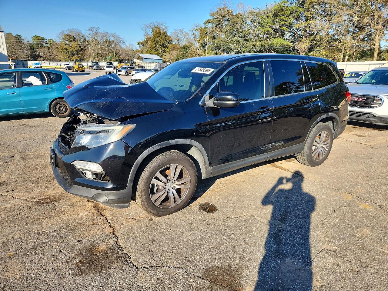 Salvage Honda Pilot Image