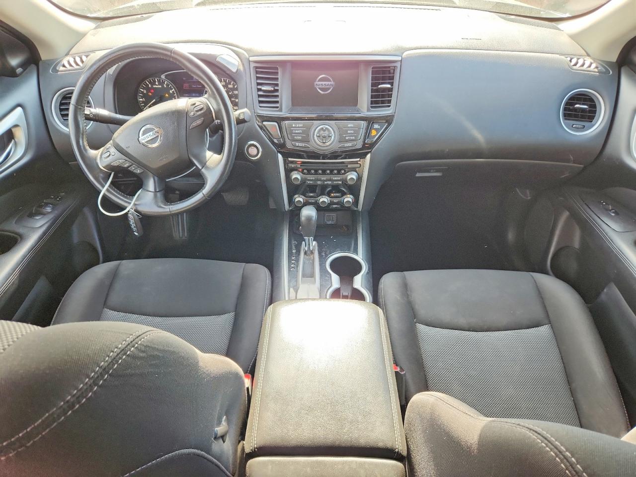 Nissan Pathfinder Sv