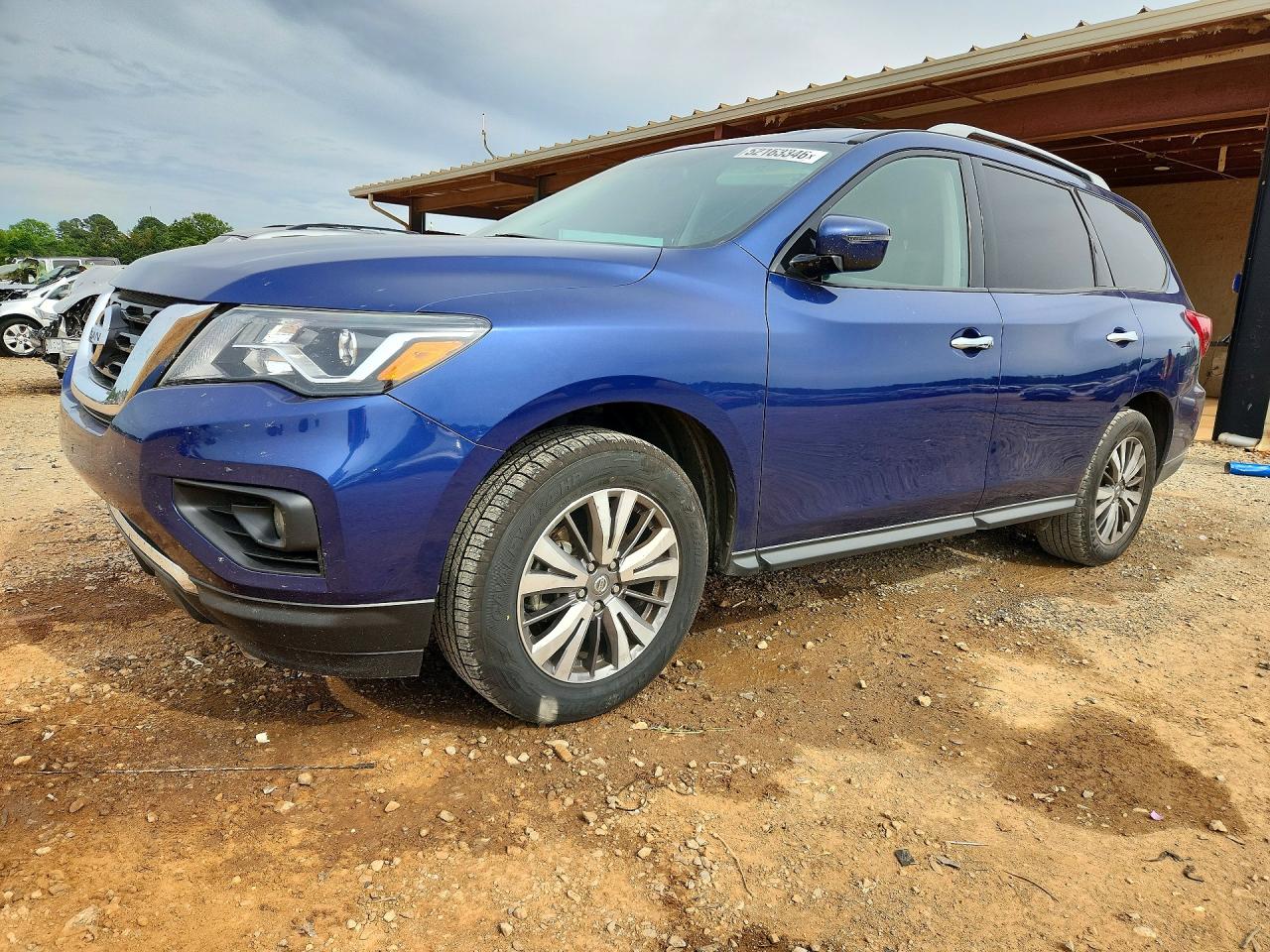 Salvage Nissan Pathfinder Image