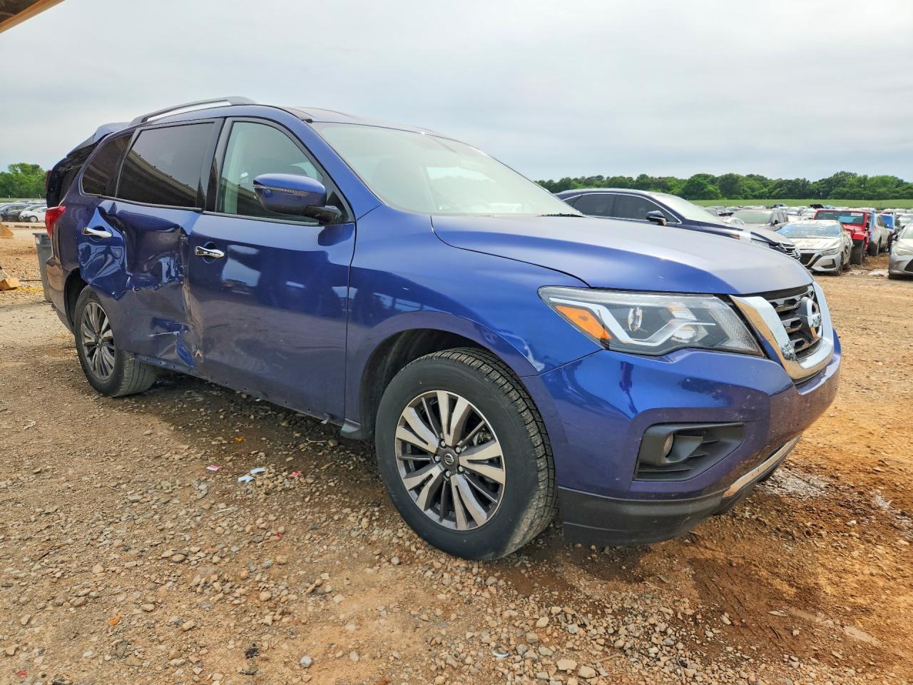 Nissan Pathfinder Sv