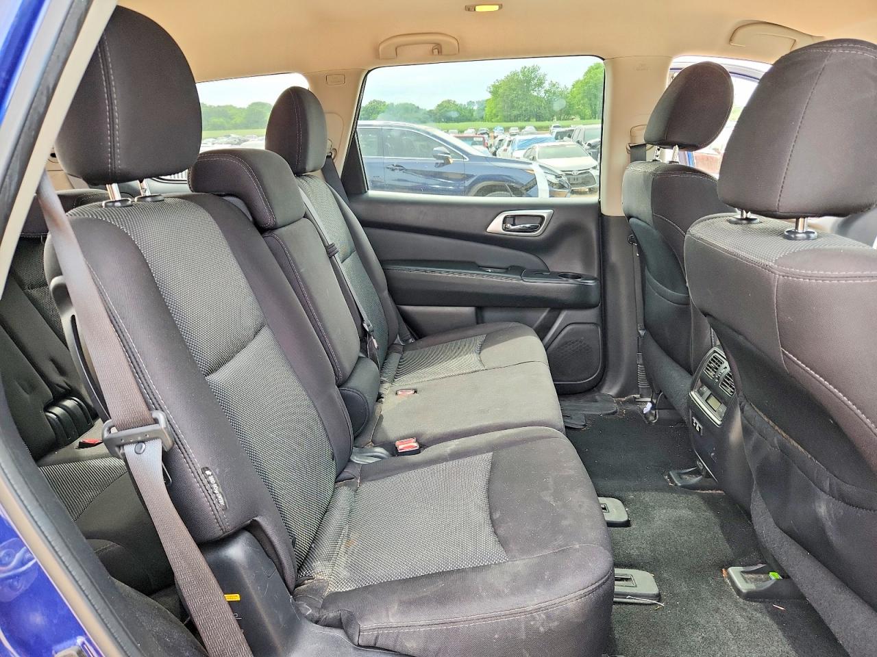 Nissan Pathfinder Sv