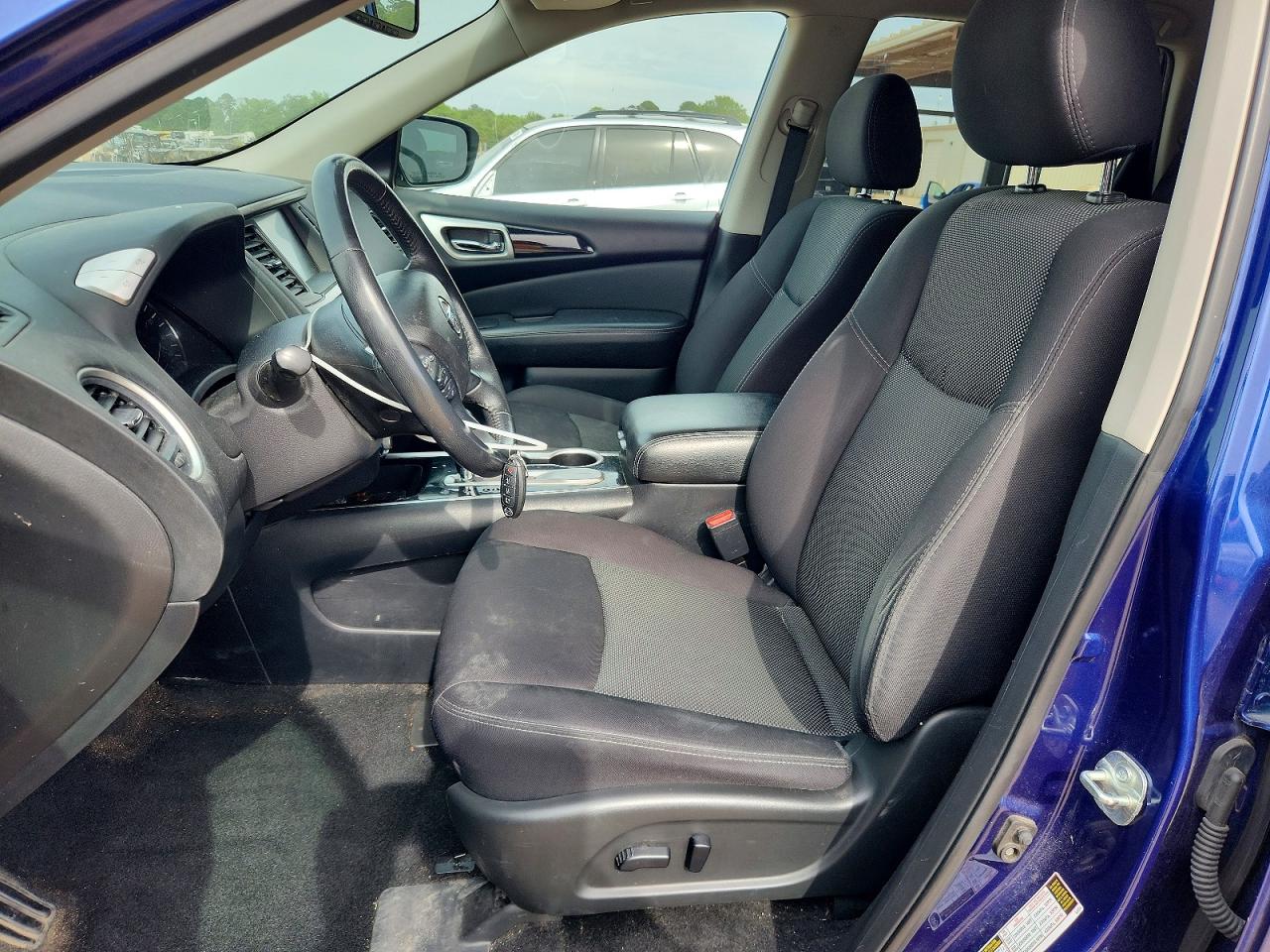 Nissan Pathfinder Sv