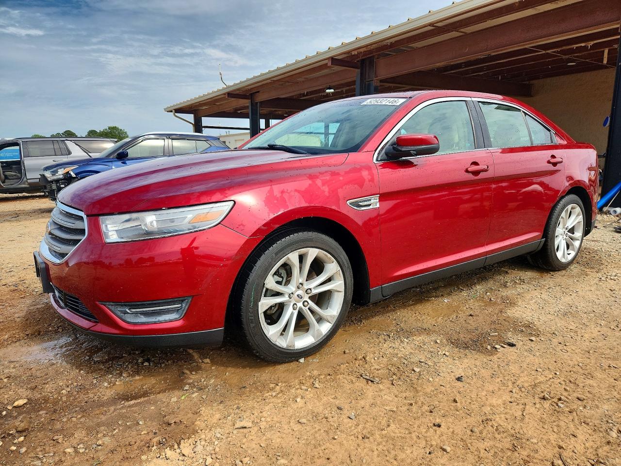 Salvage Ford Taurus Image