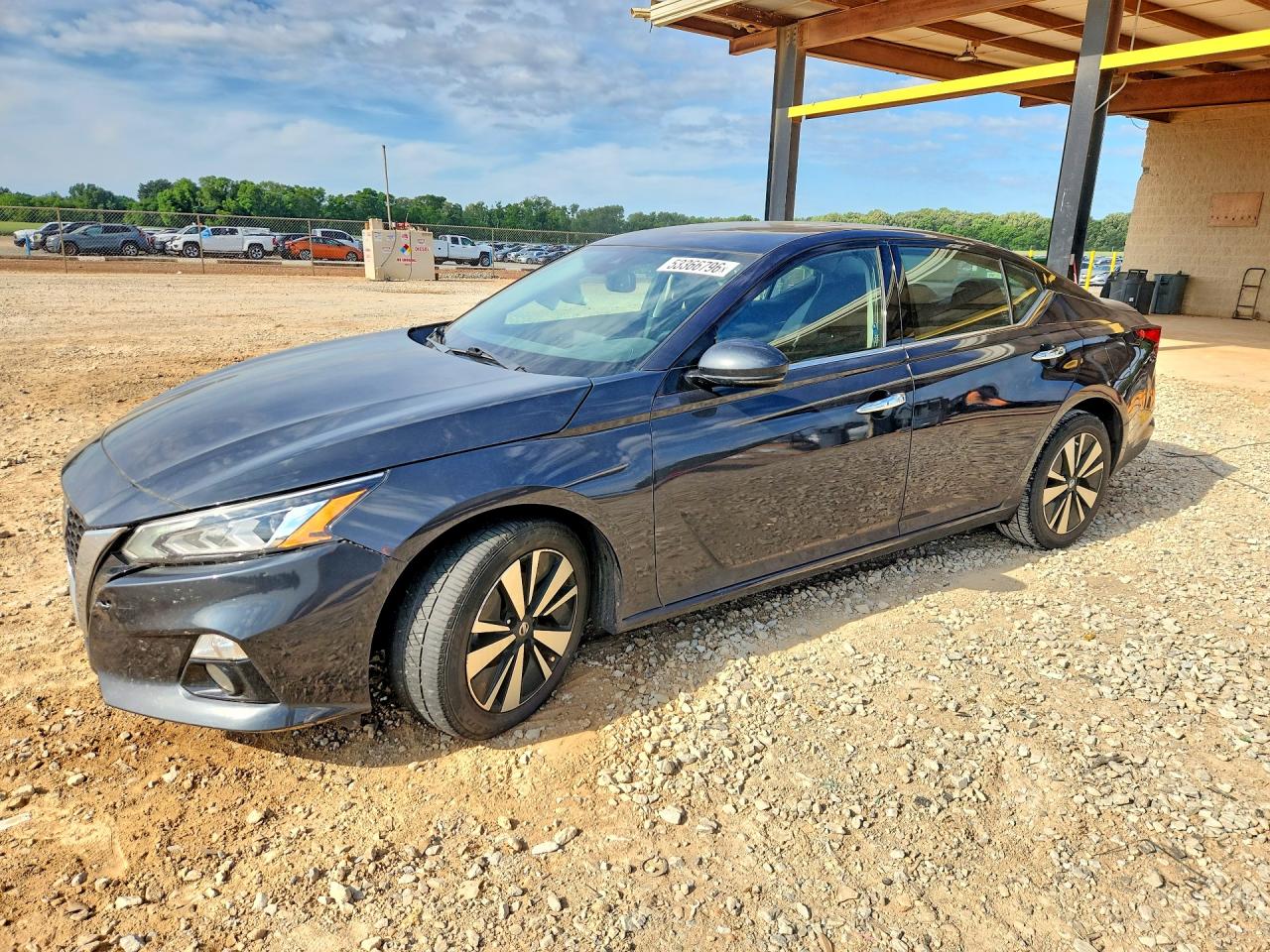 Salvage Nissan Altima Image