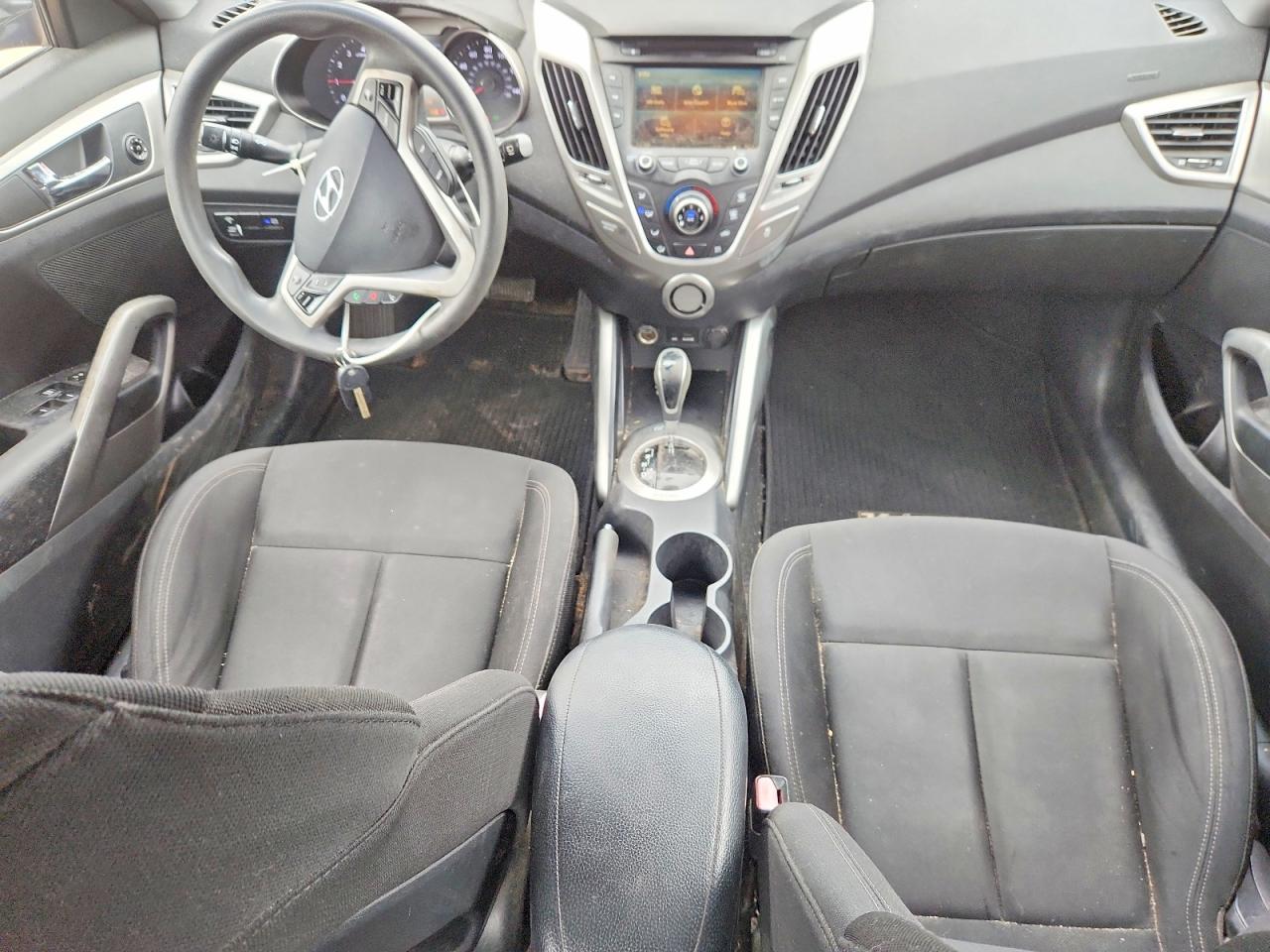Hyundai VELOSTER Base