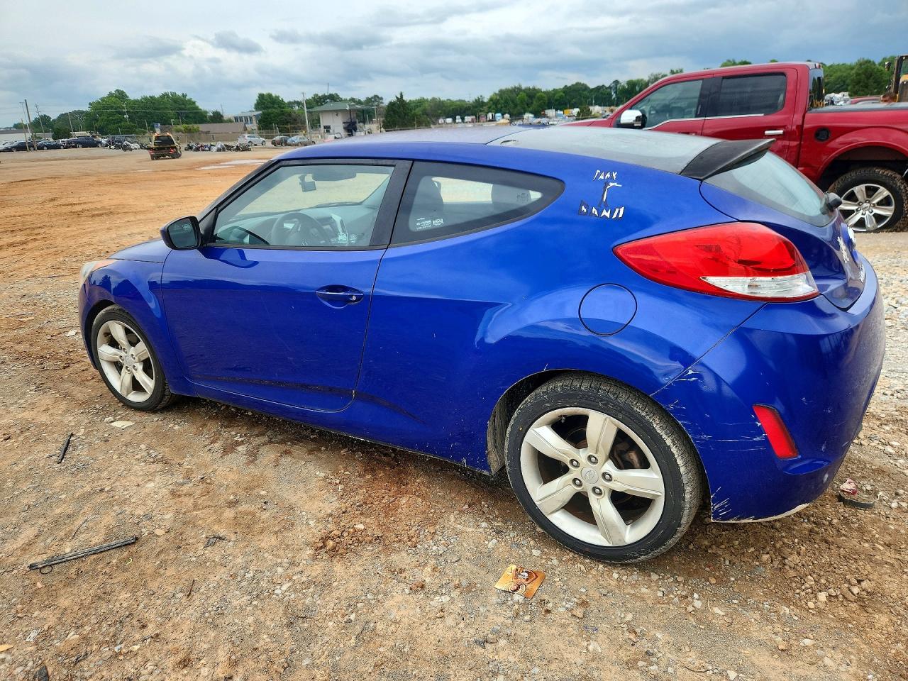 Hyundai VELOSTER Base