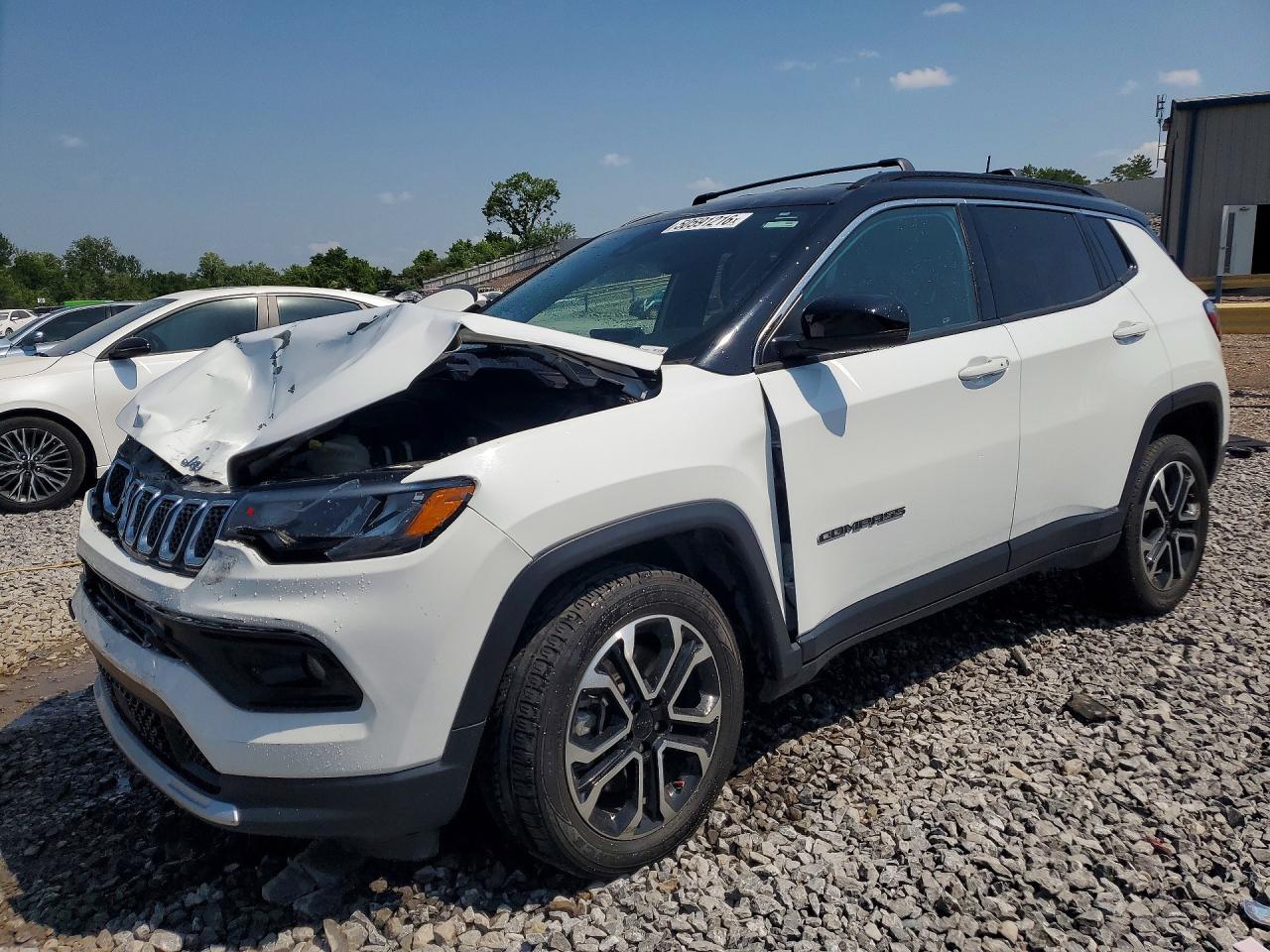 Salvage Jeep Compass Image