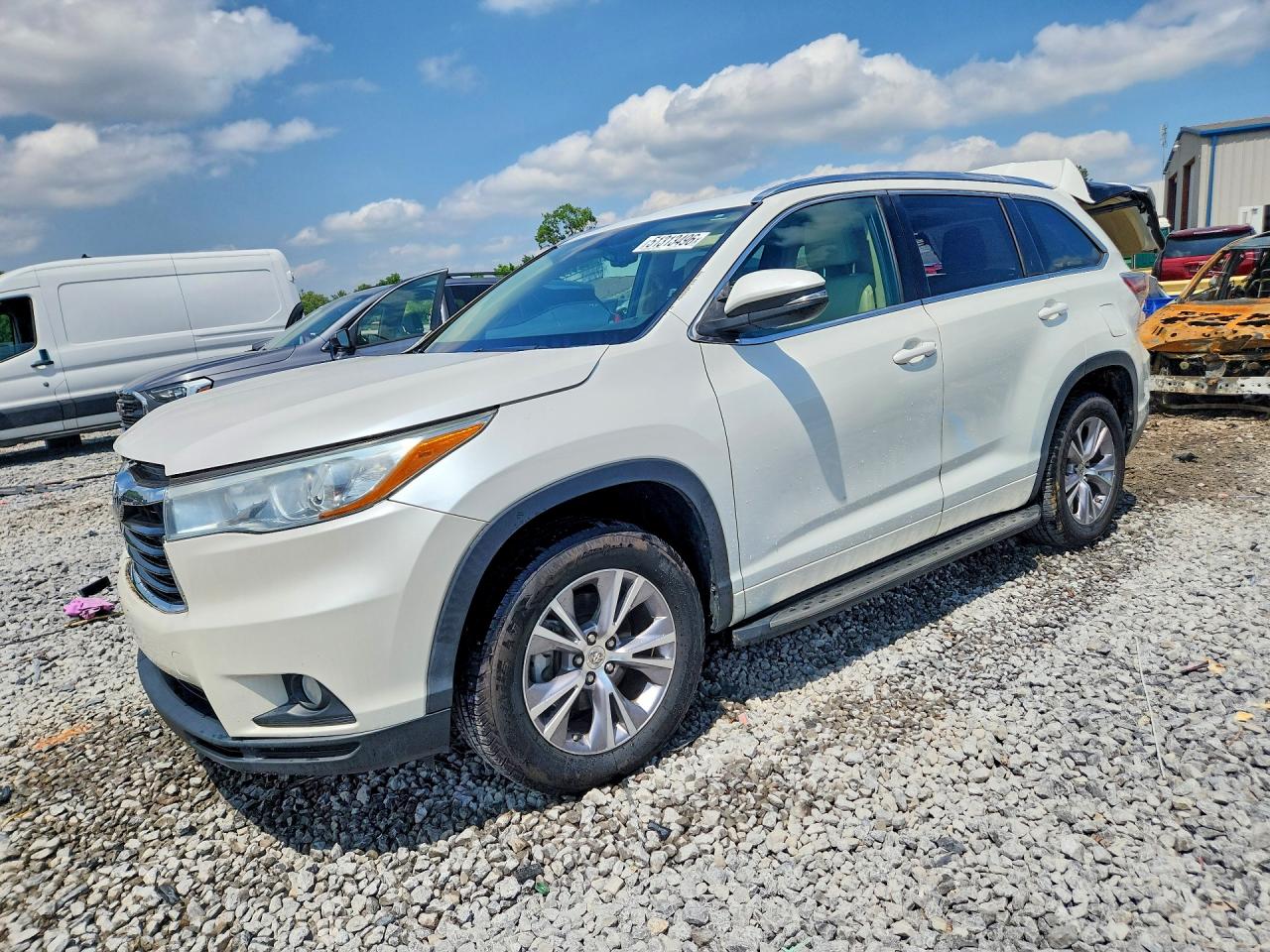Salvage Toyota Highlander Image