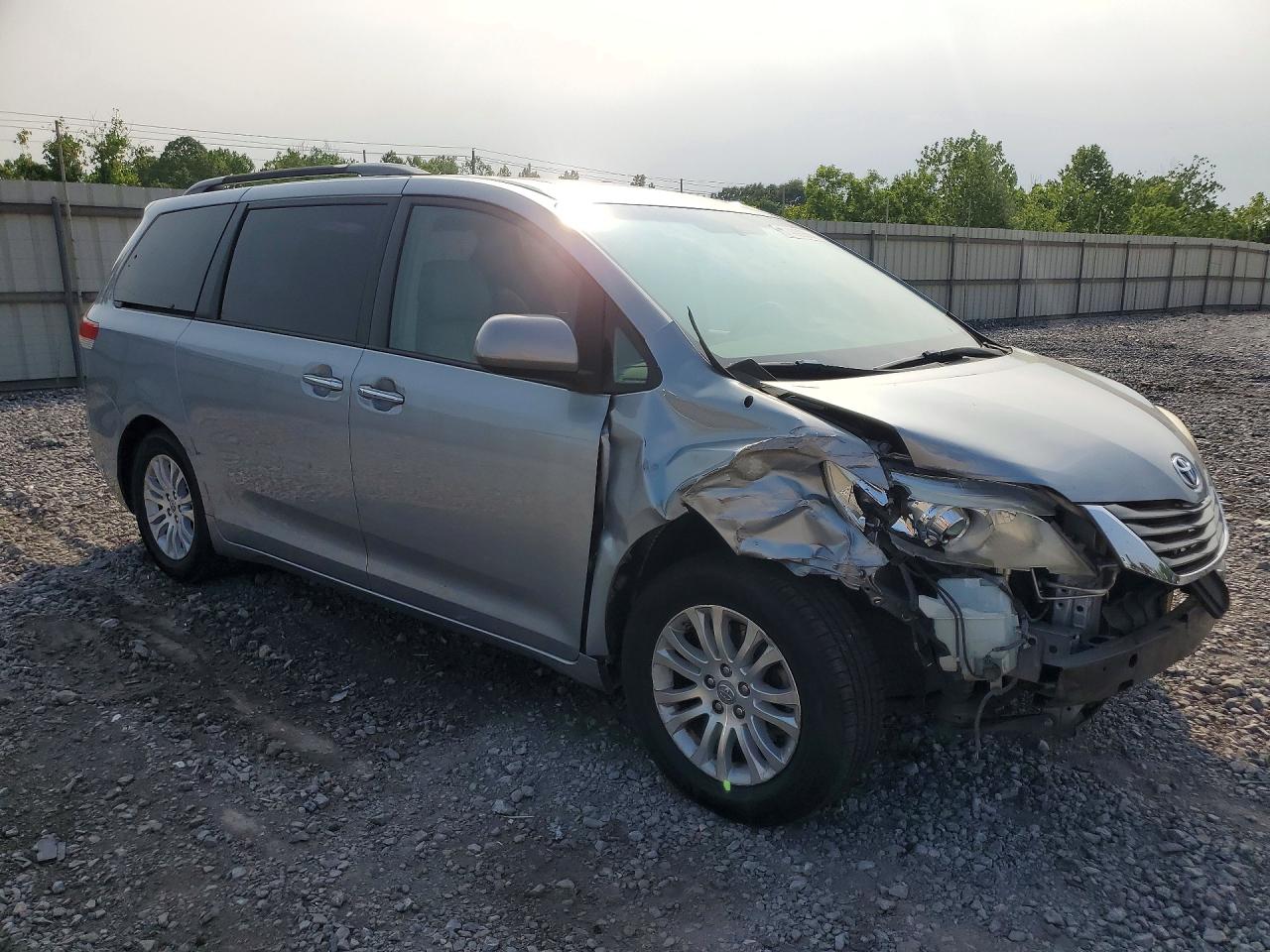 Toyota Sienna Xle 8-passenger