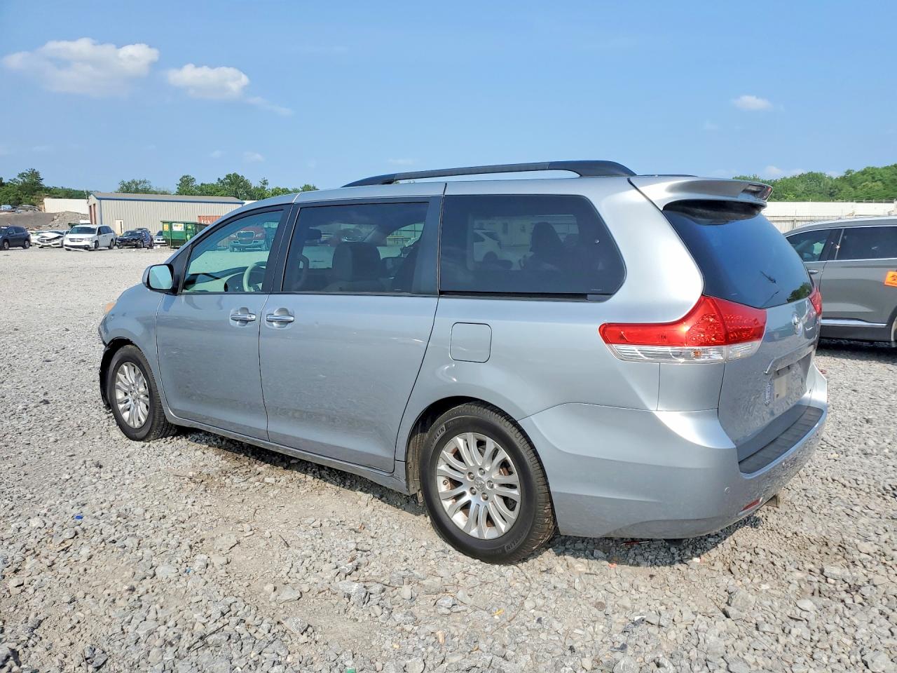Toyota Sienna Xle 8-passenger