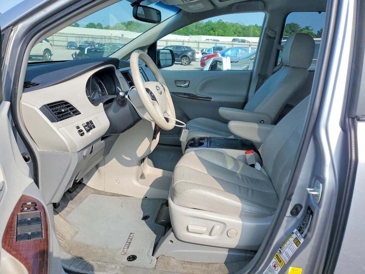 Toyota Sienna Xle 8-passenger