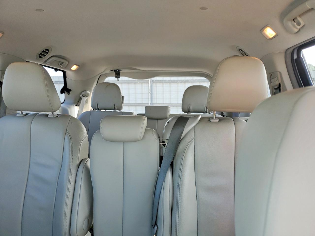 Toyota Sienna Xle 8-passenger