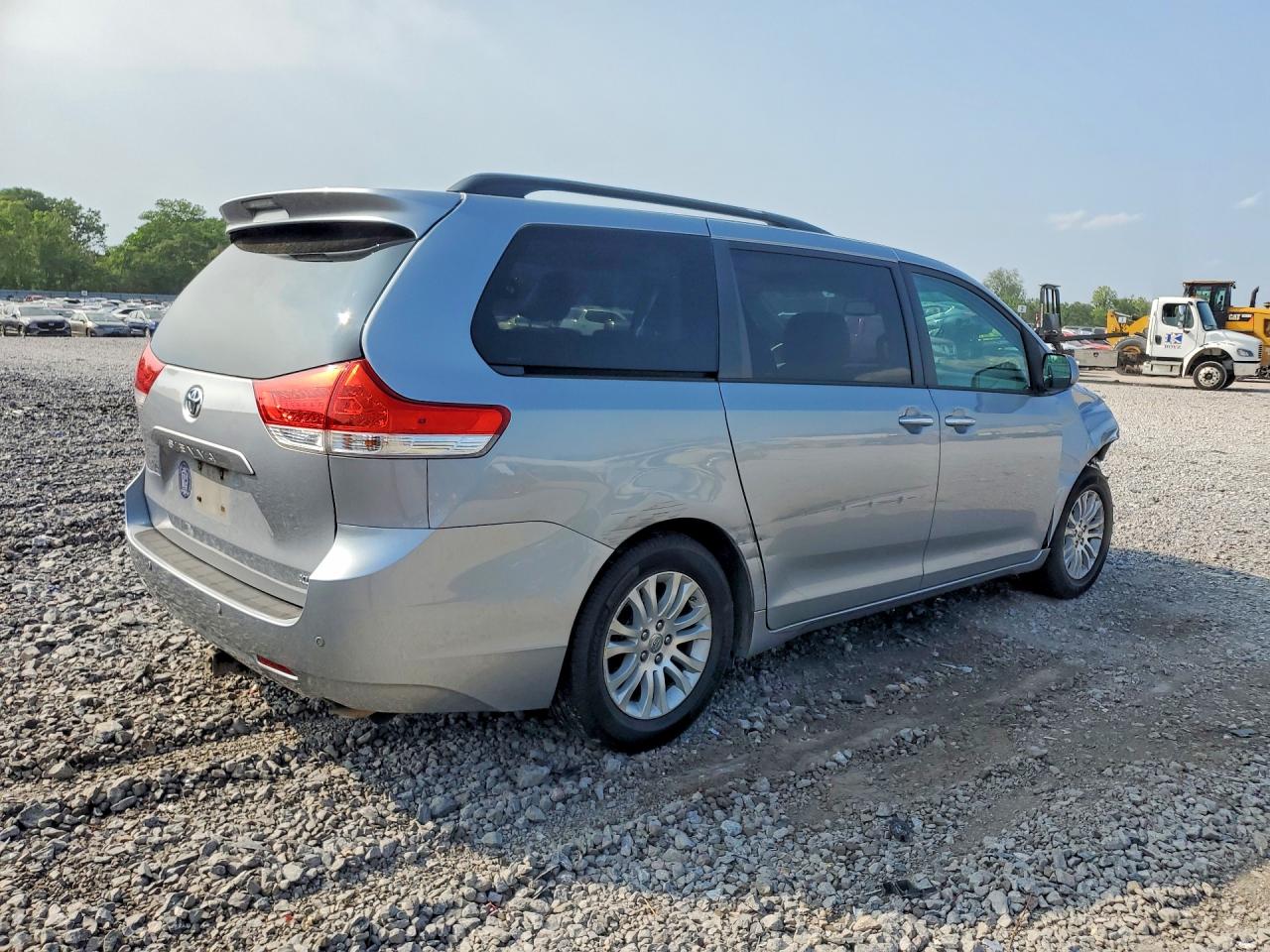 Toyota Sienna Xle 8-passenger