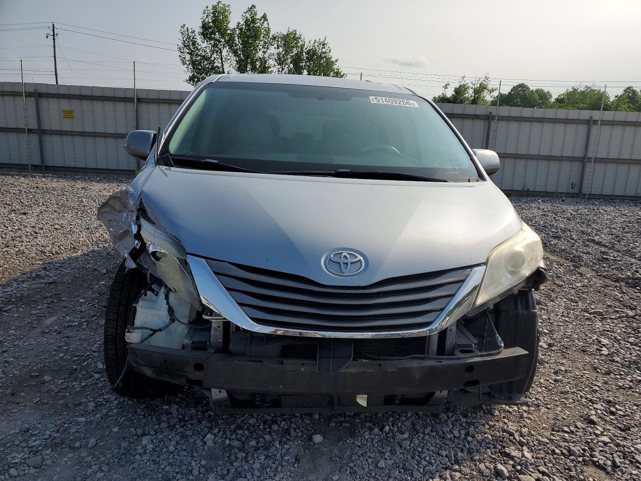 Toyota Sienna Xle 8-passenger