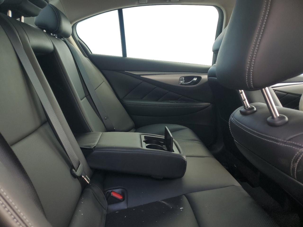INFINITI Q50 Luxe