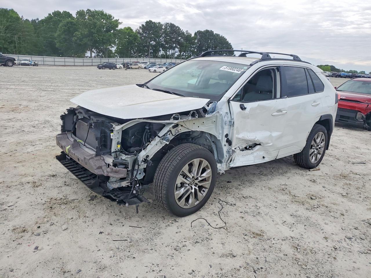 Salvage Toyota RAV4 Image