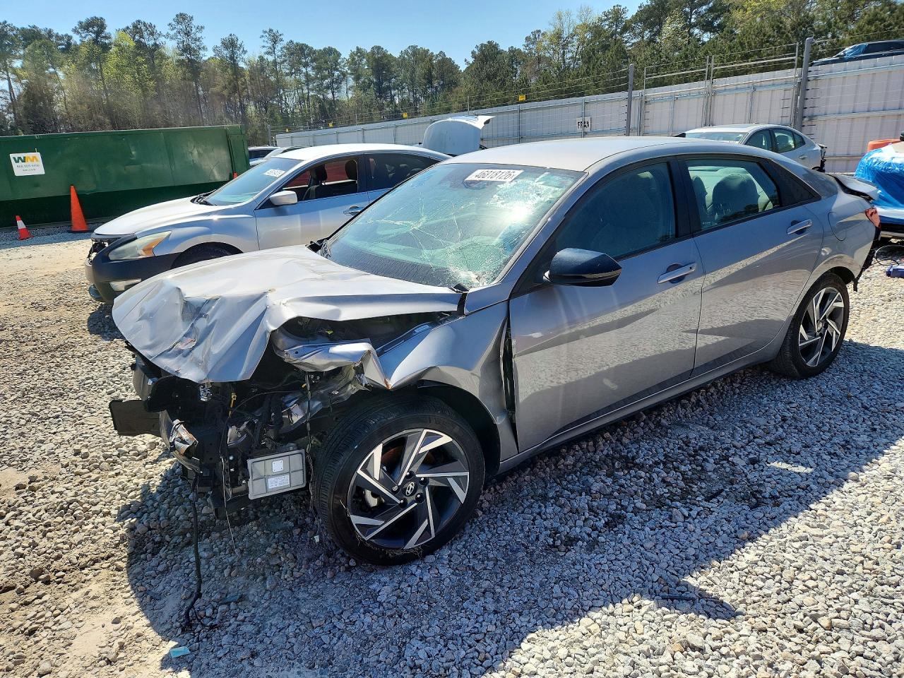 Salvage Hyundai ELANTRA Image