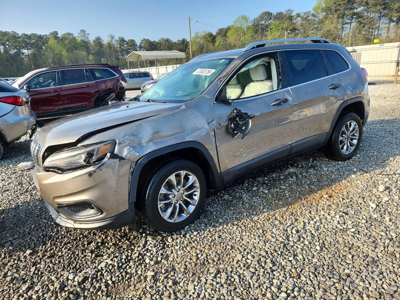 Salvage Jeep Cherokee Image