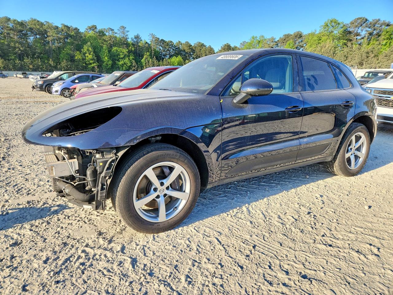 Salvage Porsche Macan Image
