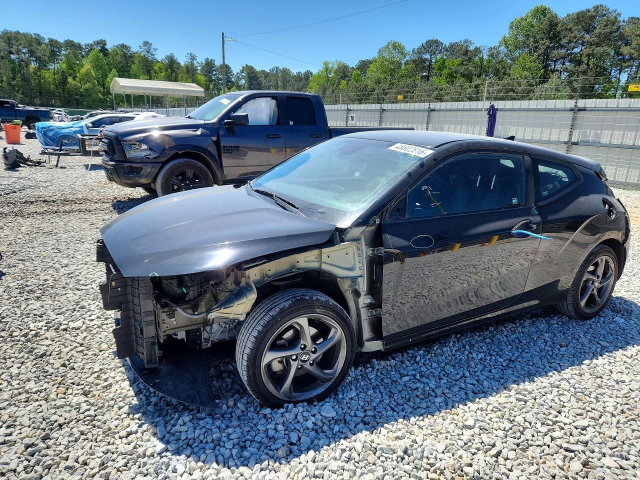 Salvage Hyundai VELOSTER Image