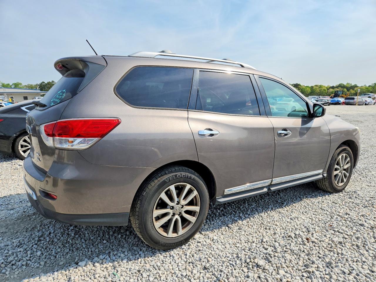 Nissan Pathfinder S
