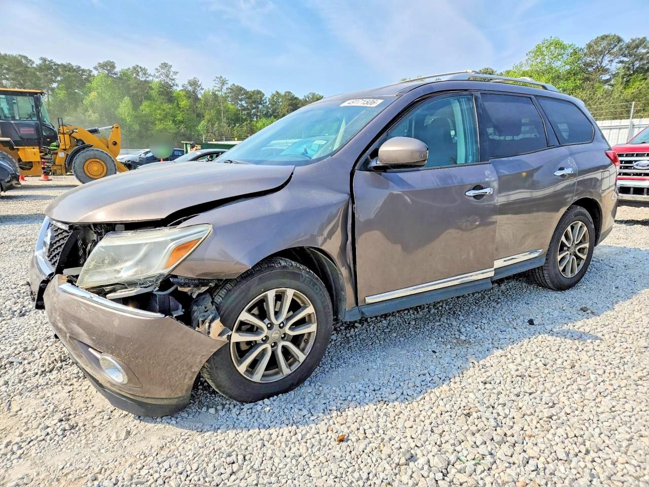 Salvage Nissan Pathfinder Image