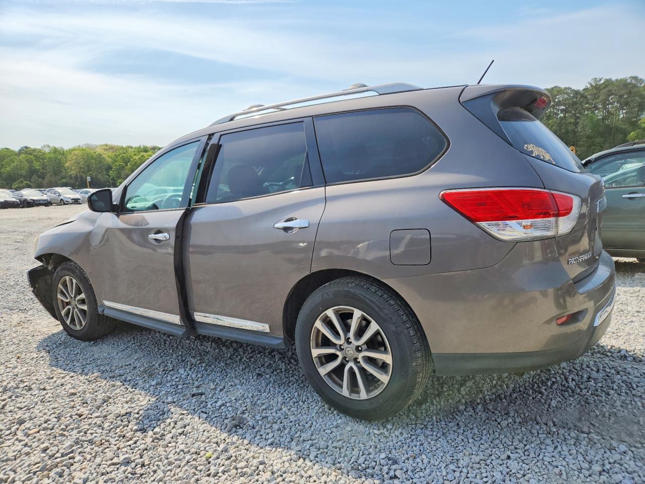 Nissan Pathfinder S