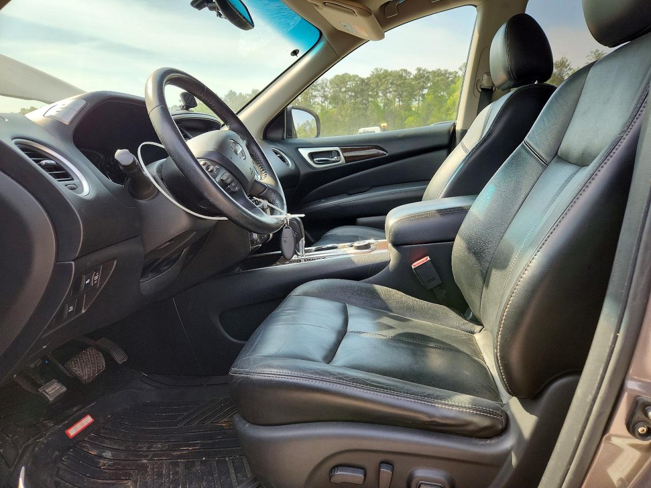 Nissan Pathfinder S