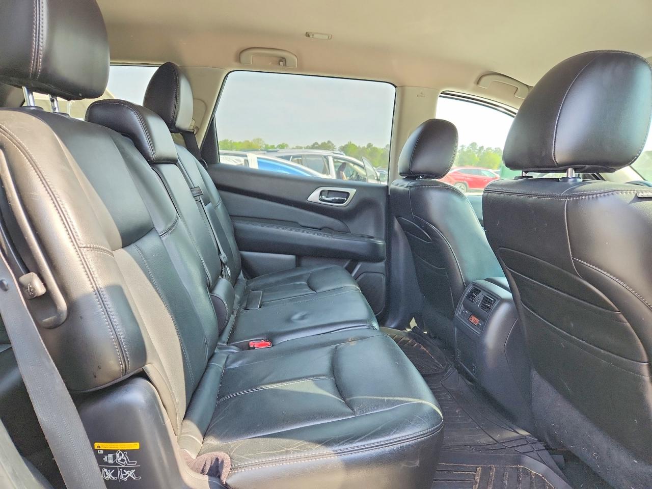 Nissan Pathfinder S