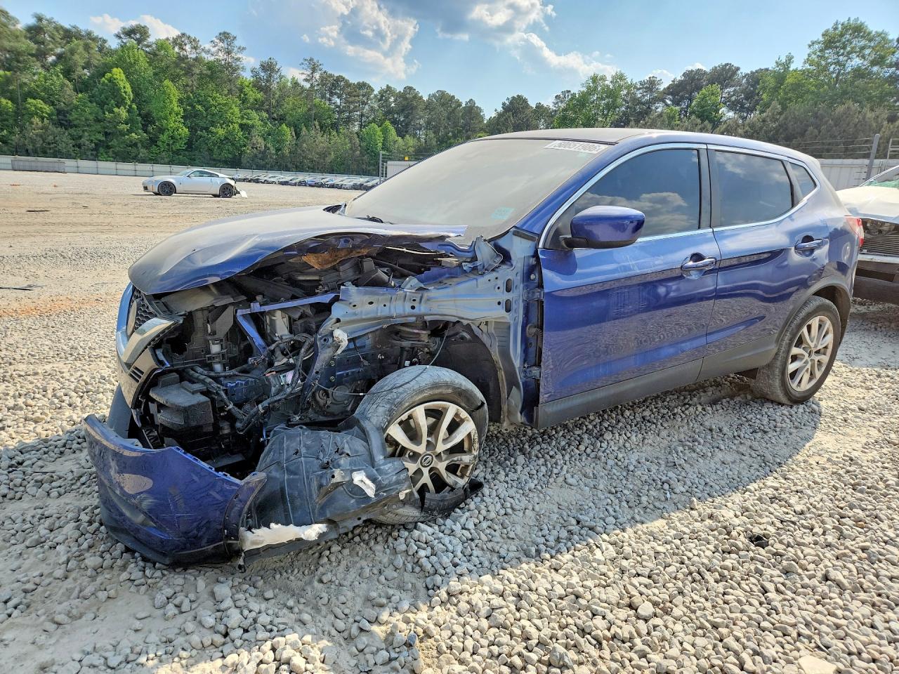 Salvage Nissan Rogue Image