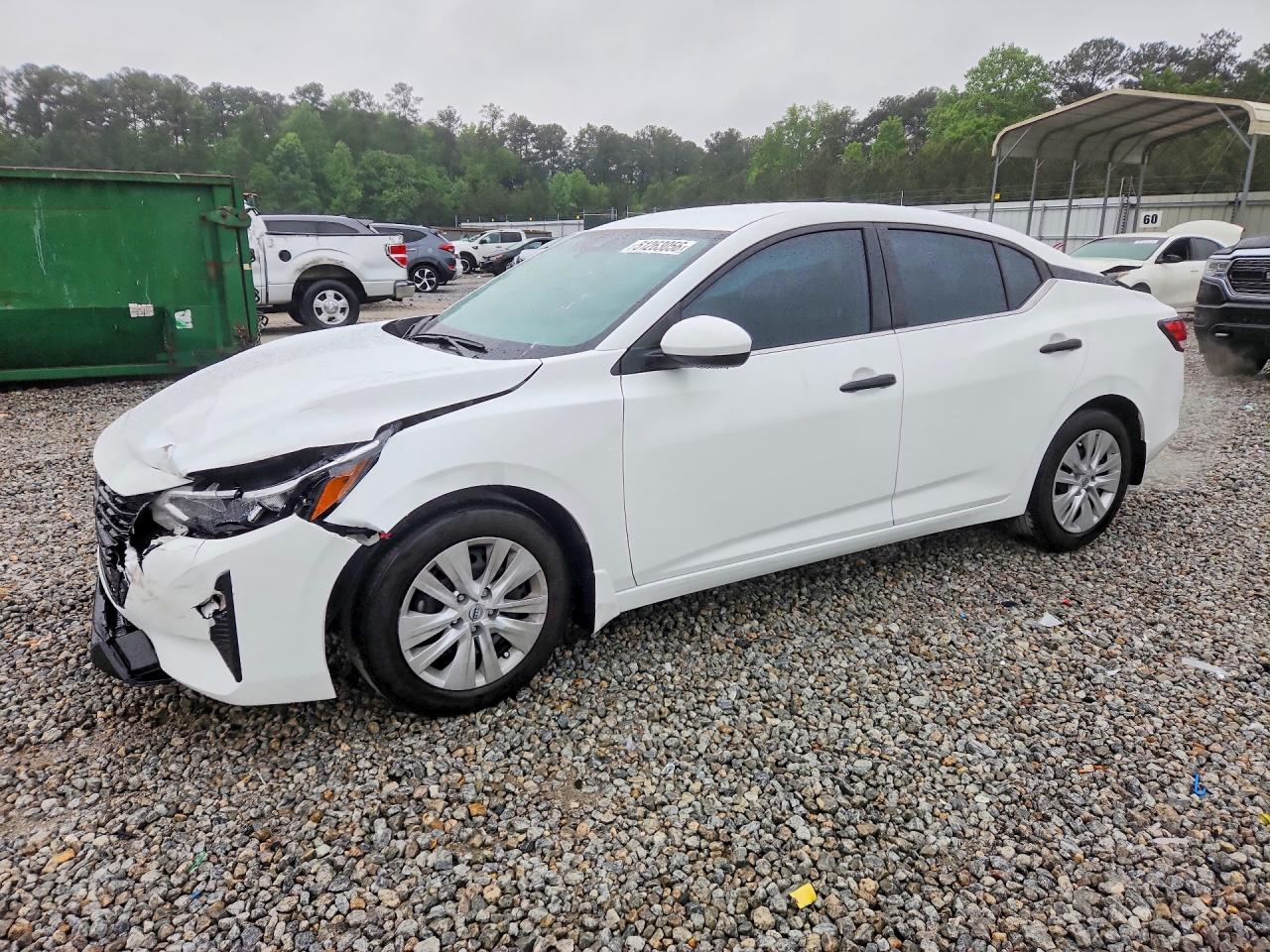 Salvage Nissan Sentra Image